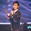 Chris Lee Raih Piala Best Worldwide Act