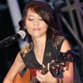Lala Karmela Saat Tampil di 'Nova Ladies Fair 2013'