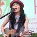 Sheryl Sheinafia Saat Tampil di 'Nova Ladies Fair 2013'