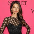 Lily Aldridge di Pink Carpet Victoria's Secret Fashion Show 2013