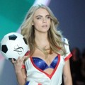 Cara Delevingne di Victoria's Secret Fashion Show 2013