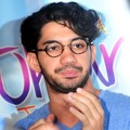 Reza Rahadian Saat Jumpa Pers Film 'Ketika Tuhan Jatuh Cinta'
