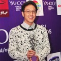 Dimas Anggara Raih Piala Most Stylish Male 'Yahoo OMG! Awards 2013'
