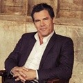 Josh Brolin Berpose untuk The Hollywood Reporter