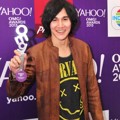 Vino Bastian Raih Piala Most Wanted Male 'Yahoo OMG! Awards 2013'