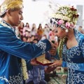 Prosesi Pernikahan Poppy Bunga