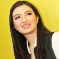 Raline Shah di Acara 'Hitam Putih'