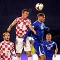 Duel Udara Ivan Perisic vs Eidur Smari Gudjohnsen