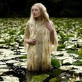 Foto yang Berjudul 'Lady of The Lake'