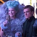 Elizabeth Banks Sebagai Effie Trinket dan Josh Hutcherson Sebagai Peeta Mellark