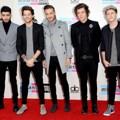 One Direction di Red Carpet American Music Awards 2013