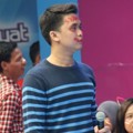 Billy Syahputra Saat Menjadi Host Acara Musik 'Dahsyat'