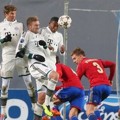 Duel Udara David Alaba vs Sergei Ignashevich
