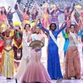 Megan Young Bersama dengan Seluruh Kontestan Miss World 2013