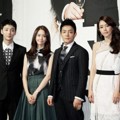 Para Pemain Utama Serial 'Prime Minister and I' Berfoto Bersama