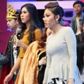 Raffi Ahmad,Syahnaz Shadiqa dan Ayu Dewi di Acara Musik 'Dahsyat'