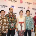 Para Pemeran Utama Berfoto Bersama di Premiere Film 'Soekarno'