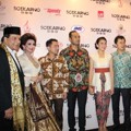 Para Pemeran Utama Berfoto Bersama di Premiere Film 'Soekarno'