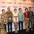 Para Pemeran Utama Berfoto Bersama di Premiere Film 'Soekarno'