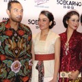 Ario Bayu, Tika Bravani, Maudy Koesnaedi, Hanung Bramantyo dan Ferry Salim di Premiere 'Soekarno'