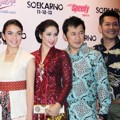 Ario Bayu, Tika Bravani, Maudy Koesnaedi, Hanung Bramantyo dan Ferry Salim di Premiere 'Soekarno'