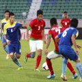 Dendi Santoso Saat Dikepung Pemain Kamboja