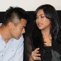 Dion Wiyoko dan Taskya Namya di Premiere Film 'Isyarat'