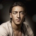 Mesut Ozil Berpose untuk Majalah GQ Jerman