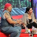 Indro Warkop dan Syahrini Menjadi Bintang Tamu di 'Buka-Bukaan'