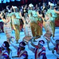 Para Penari Tampilkan Tarian Tradisional Myanmar di Penutupan SEA Games 2013