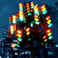 Lampu Lalu Lintas Diubah Menjadi Pohon Natal