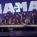 EXO Saat Tampil Nyanyikan Lagu 'MAMA'