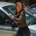 Natasha Romanoff Beraksi Melawan Musuh