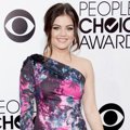 Lucy Hale di Red Carpet People's Choice Awards 2014