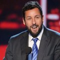 Adam Sandler Raih Piala Favorite Comedic Movie Actor