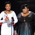 Jennifer Hudson dan Julia Hudson Raih Piala Favorite Humanitarian Award
