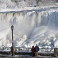 Polar Vortex Sebabkan Air Terjun Niagara Membeku