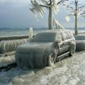 Cuaca Ekstrim Sebabkan Mobil ini Ditutupi Es