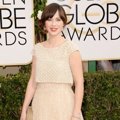 Zooey Deschanel di Red Carpet Golden Globe Awards 2014