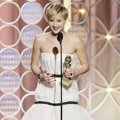 Jennifer Lawrence Raih Piala Best Performance by an Actress In A Supporting Role in a Motion Picture