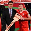 Franck Ribery Menerima Penghargaan MVP Toyota