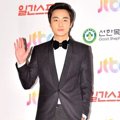 Roy Kim di Red Carpet Golden Disk Awards 2014