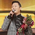 PSY Raih Piala Digital Daesang PSY Raih Piala Digital Daesang