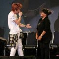 J-Hyo LC9 Mengajak Salah Satu Penonton Naik ke Atas Panggung