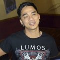 Enda Ungu Saat Menggelar Jumpa Pers di Jalan Tebet Barat Dalam, Jakarta Selatan