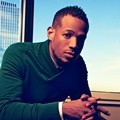 Marlon Wayans Berpose untuk Majalah Online Rolling Out