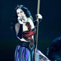 Katy Perry Saat Nyanyikan Lagu 'Dark Horse'