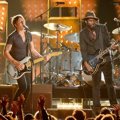 Kolaborasi Keith Urban dan Gary Clark Jr. di Grammy Awards 2014