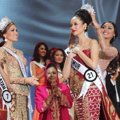 Elvira Devinamira Saat Dinobatkan Sebagai Puteri Indonesia 2014
