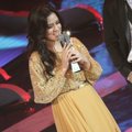 Raisa Raih Piala Selebriti Wanita Paling Memikat